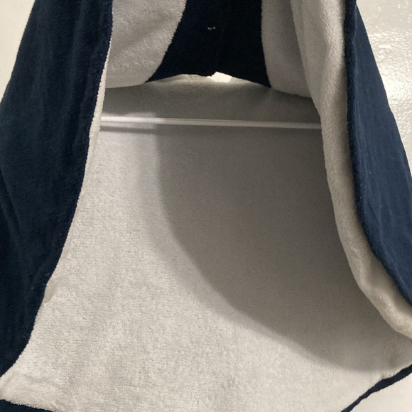 Adorable winter poncho like pea coat with a fuzzy hood size 5T - Picture 6 of 13